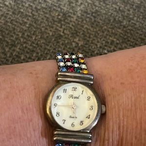 Pearl watch this is a beautiful multi-color faux stone. Perfect for holidays!!
